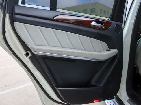 Used 2015 Mercedes-Benz GL 550 4MATIC image 18