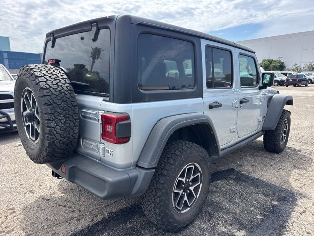 Used 2024 Jeep Wrangler Unlimited Rubicon AWD/4WD image 5