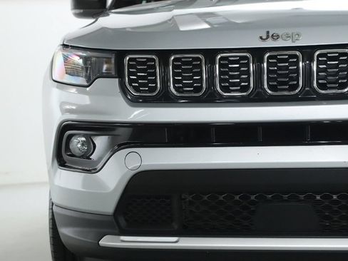 Used 2025 Jeep Compass Limited AWD/4WD image 6