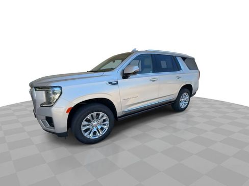 Certified 2021 GMC Yukon Denali w/ Denali Premium Package AWD/4WD image 4