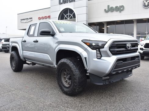 Used 2024 Toyota Tacoma SR image 3