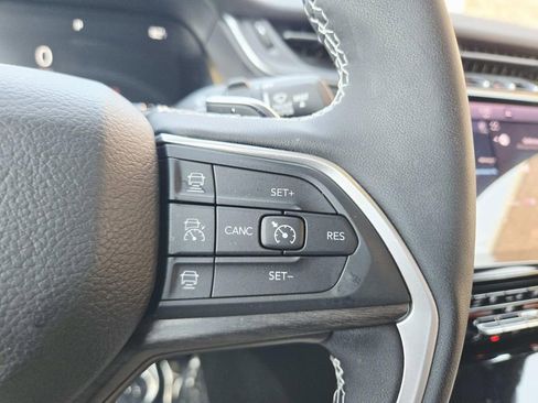 Used 2025 Jeep Grand Cherokee L Limited w/ Luxury Tech Group II AWD/4WD image 23