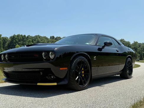 Used 2021 Dodge Challenger R/T Scat Pack RWD image 5