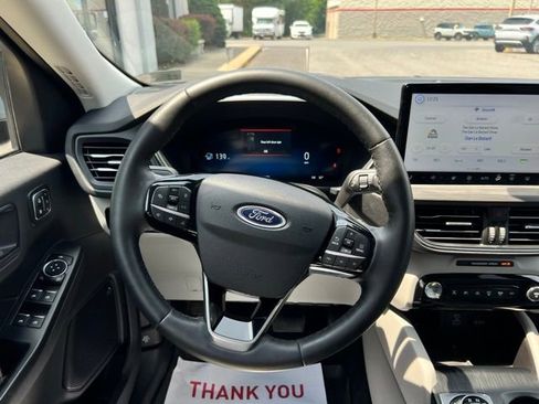 Used 2023 Ford Escape Platinum w/ Premium Technology Package image 11