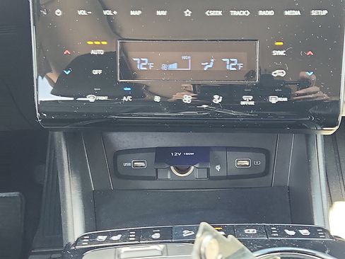 Certified 2022 Hyundai Tucson Limited w/ Winter Package image 15