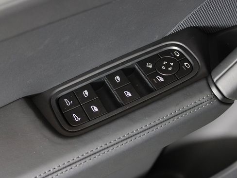 New 2026 Porsche Cayenne image 17