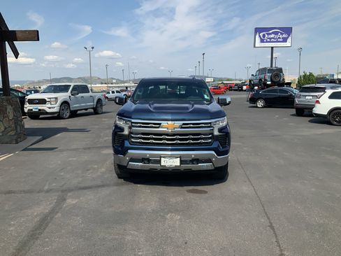 Used 2022 Chevrolet Silverado 1500 LTZ w/ LTZ Premium Package AWD/4WD image 3
