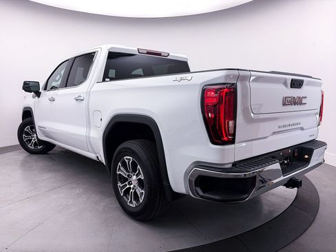 Used 2024 GMC Sierra 1500 SLT AWD/4WD image 3