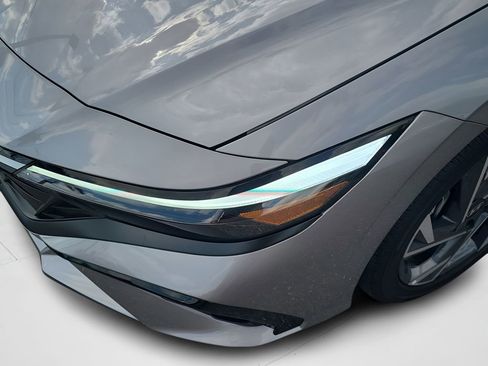 Used 2025 Hyundai Elantra Limited FWD image 26