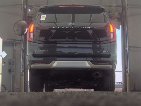 Used 2025 Ford Expedition Max Platinum w/ Driver's Package AWD/4WD image 18