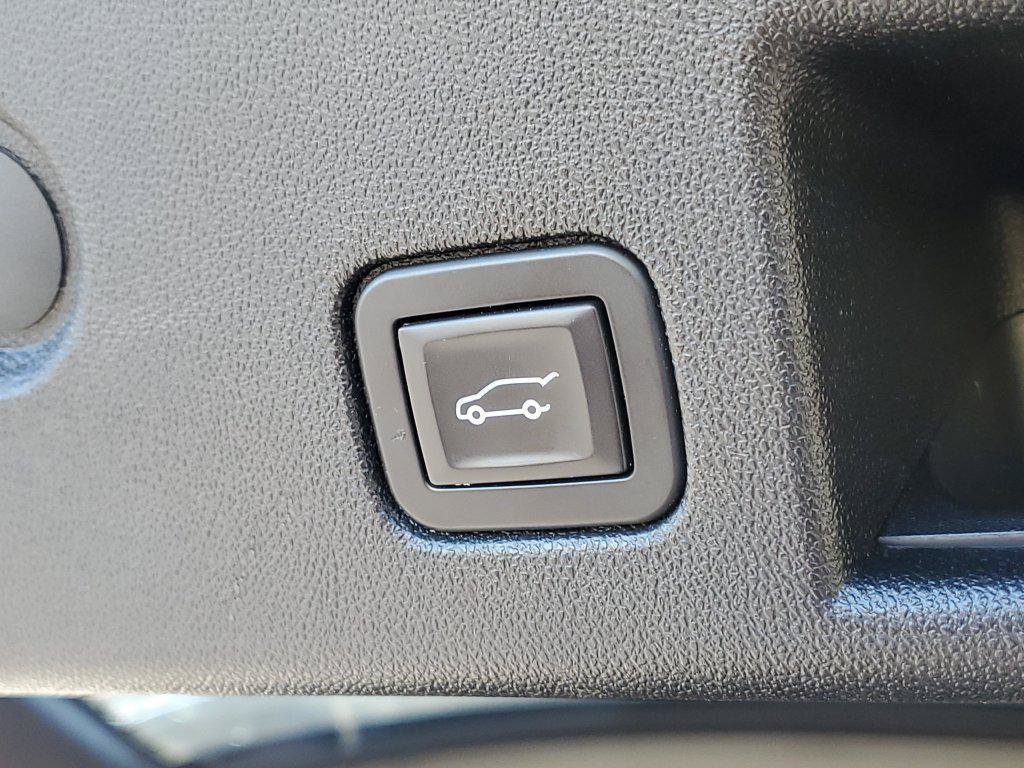Used 2018 Chevrolet Equinox LT w/ LPO, Blackout Package AWD/4WD image 31