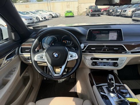 Used 2019 BMW 740i xDrive w/ Executive Package image 11