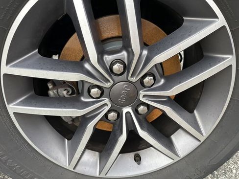 Used 2021 Jeep Grand Cherokee Limited image 6