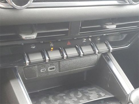 Used 2024 GMC Canyon Elevation w/ Convenience Package image 30