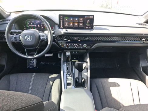Used 2025 Honda Accord Sport image 9