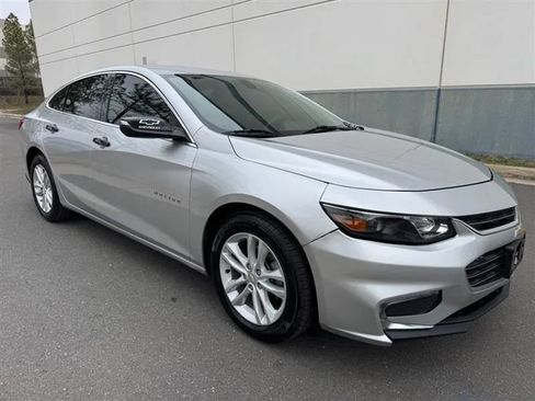 Used 2018 Chevrolet Malibu LT FWD image 17