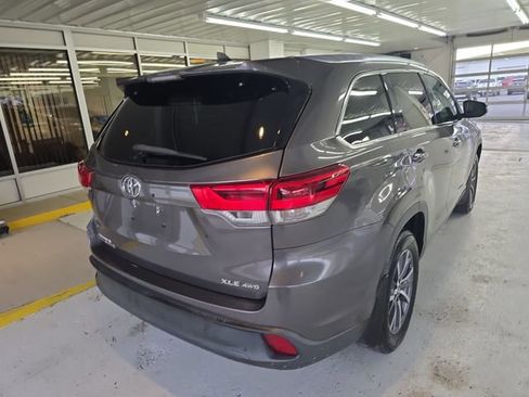 Used 2018 Toyota Highlander XLE image 5