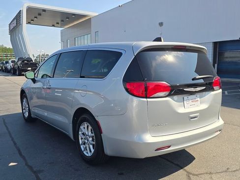 Used 2022 Chrysler Voyager LX FWD image 5