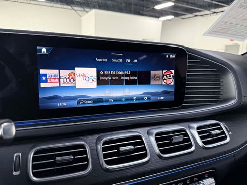 Used 2025 Mercedes-Benz GLS 450 4MATIC image 24