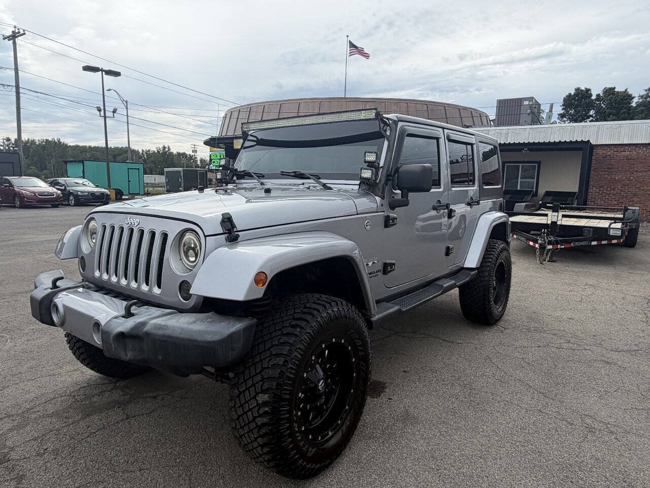 Used 2017 Jeep Wrangler Unlimited Sahara AWD/4WD image 3