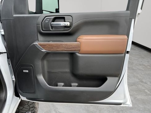 Used 2021 Chevrolet Silverado 2500 High Country w/ Z71 Off-Road Package image 13