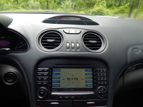 Used 2005 Mercedes-Benz SL 600 w/ AMG Sport Pkg image 24