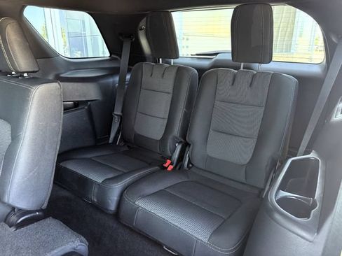 Used 2017 Ford Explorer XLT AWD/4WD image 21