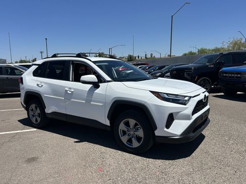 Used 2024 Toyota RAV4 XLE AWD/4WD image 6