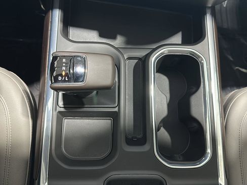 Used 2024 GMC Sierra 1500 SLT w/ SLT Premium Package image 16