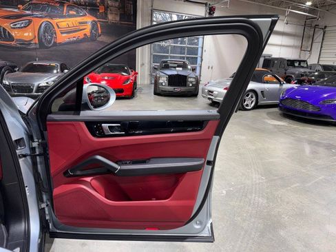 Used 2020 Porsche Cayenne image 71