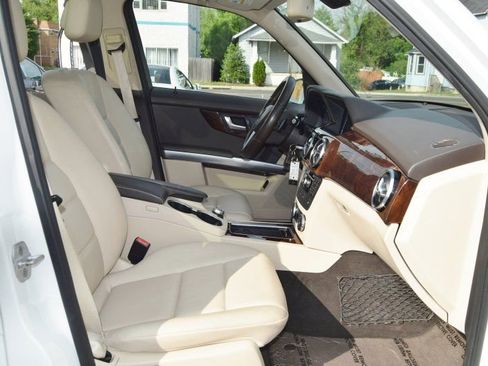 Used 2015 Mercedes-Benz GLK 350 4MATIC image 32