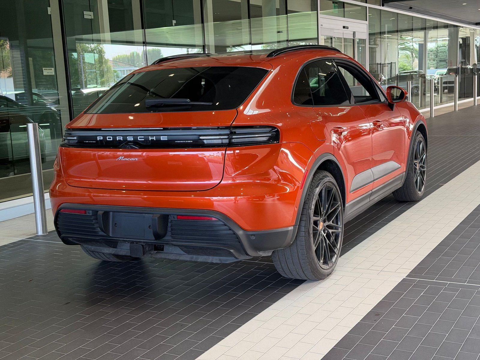 Certified 2025 Porsche Macan Electric RWD image 9