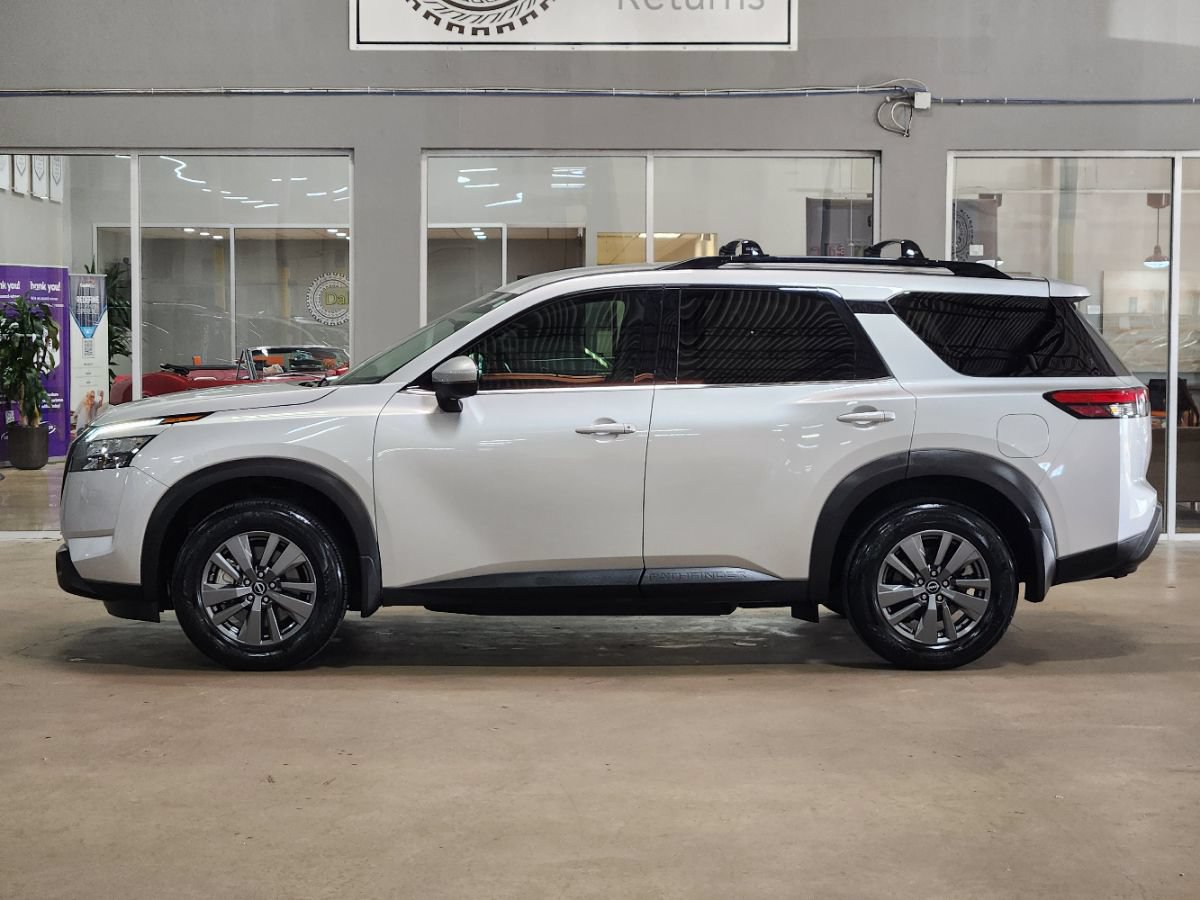 Used 2025 Nissan Pathfinder SV w/ Black Appearance Package FWD image 6