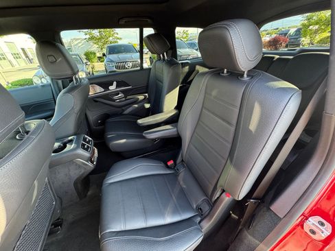 Used 2025 Mercedes-Benz GLS 450 4MATIC image 14