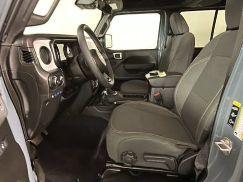 Used 2024 Jeep Wrangler Unlimited AWD/4WD image 10
