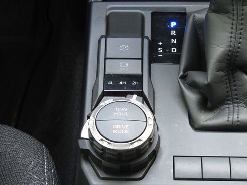 Used 2025 Toyota 4Runner SR5 AWD/4WD image 27