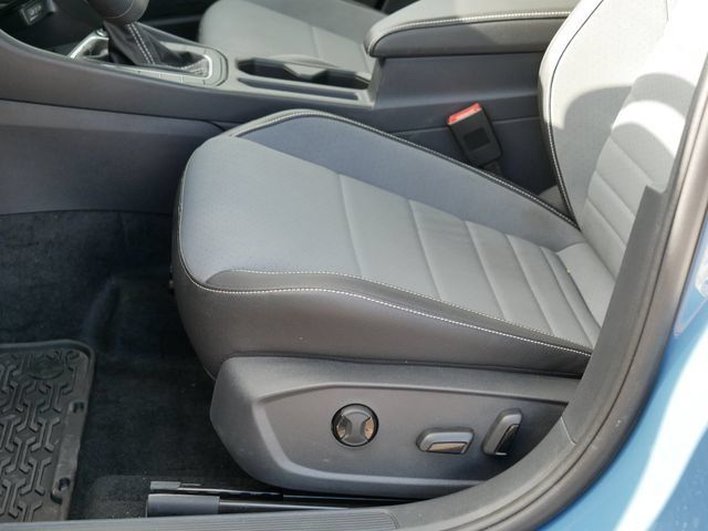 Certified 2025 Volkswagen Jetta SE FWD image 14