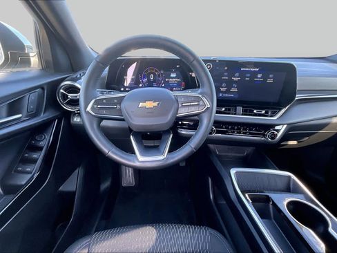Used 2025 Chevrolet Equinox LT w/ Safety and Technology Package FWD image 6