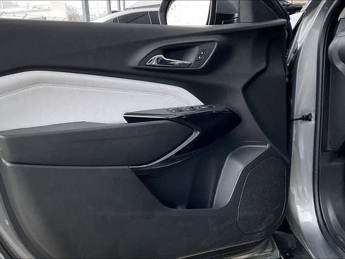 Certified 2025 Chevrolet Trax LT image 21