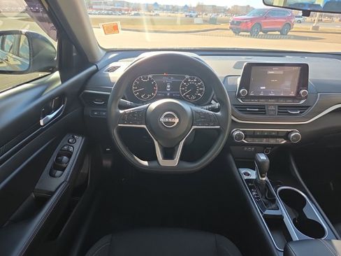 Used 2024 Nissan Altima 2.5 SV image 19