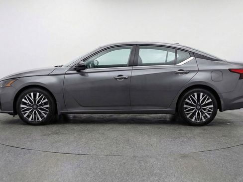 Used 2025 Nissan Altima 2.5 SV FWD image 5