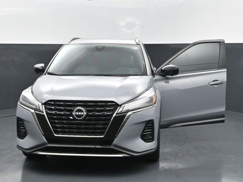 Used 2023 Nissan Kicks SR w/ SR Premium Package FWD image 8