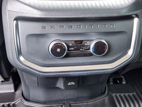 Used 2025 Ford Expedition Active image 34