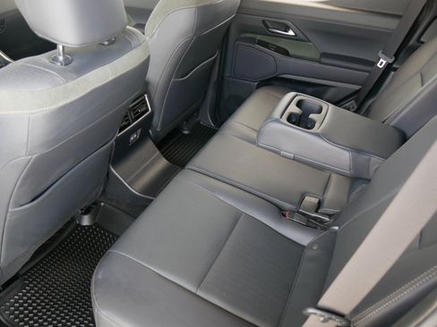 Used 2025 Lexus GX 550 AWD/4WD image 13
