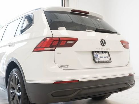 Used 2022 Volkswagen Tiguan SE FWD image 9