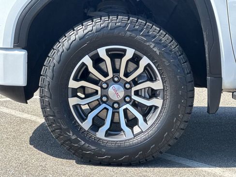Used 2021 GMC Sierra 1500 AT4 w/ AT4 Premium Package AWD/4WD image 32