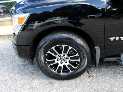 Used 2021 Nissan Titan SV w/ SV Convenience Package image 22