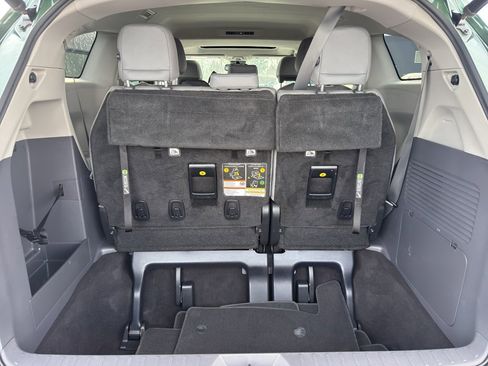 Used 2021 Toyota Sienna XLE image 33