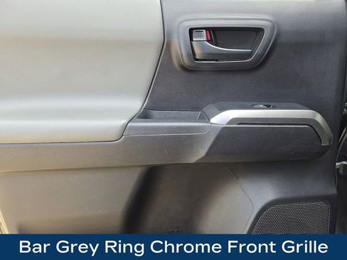 Used 2020 Toyota Tacoma SR5 image 18