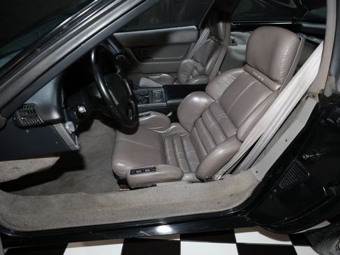 Used 1990 Chevrolet Corvette ZR-1 RWD image 48